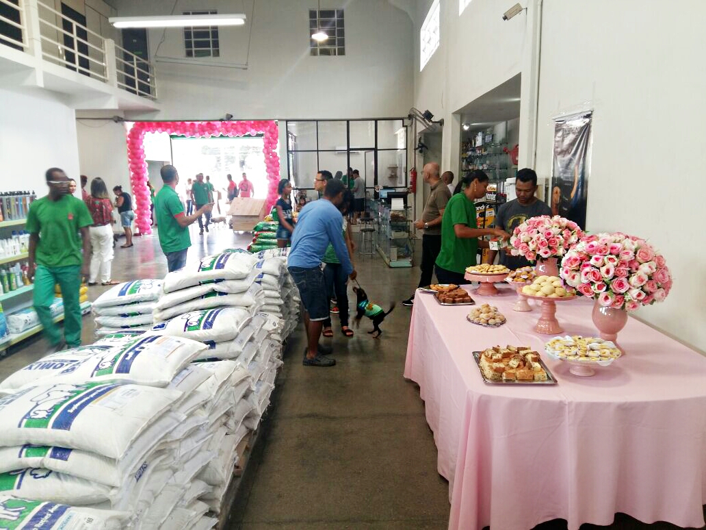 Café da manhã servido ao público.